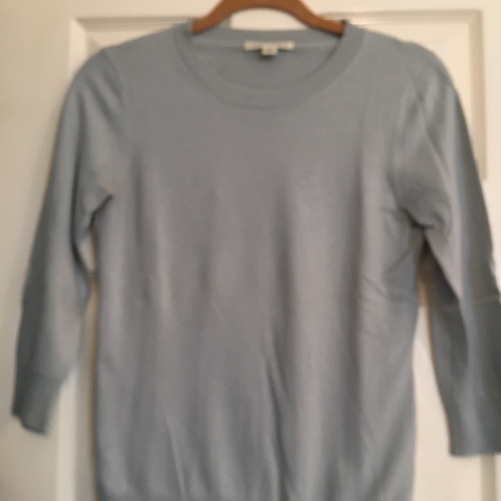Classy crew neck BR sweater with ribbed bottom